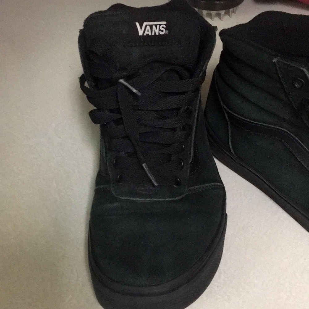 Black on black  (VANS) yes they are use but in good condition no rips good price - Picture 2 of 5